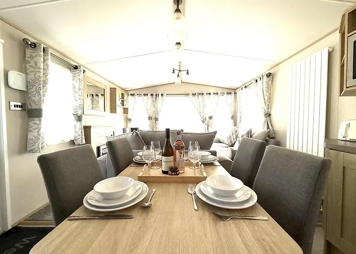 Cedar Retreat * Scarborough