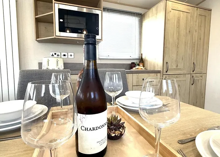 Cedar Retreat * Scarborough